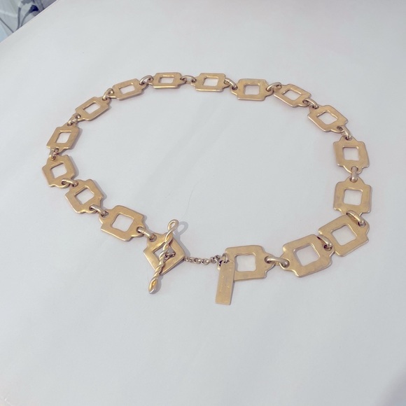 THE LIMITED BRASS CHAIN BELT LG LOGO TAG PRETTY BAR CLOSURE SOFT GOLD FEEL - Picture 3 of 7